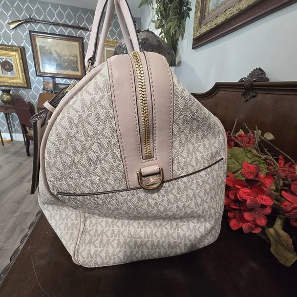 Michael Kors Beige and Pink Travel Bag - Picture 2 of 8